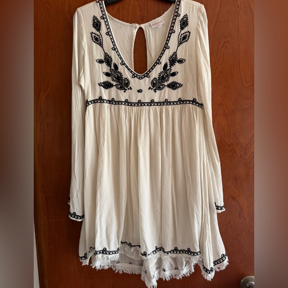 Shyanne Black Floral Embroidered Boho Mini White Flowy Dress Size S